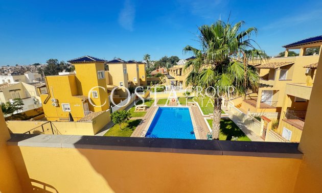 Resale - Villa -
Villamartín - Lomas del Golf