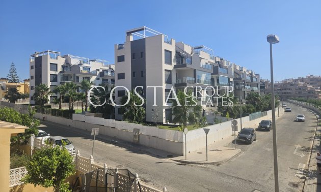 Resale - Villa -
Villamartín - Lomas del Golf