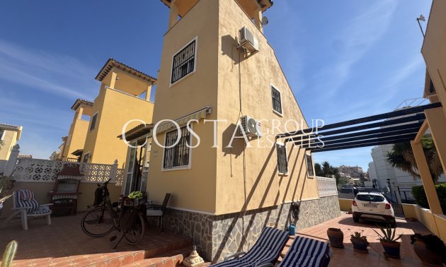 Resale - Villa -
Villamartín - Lomas del Golf