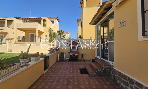 Resale - Villa -
Villamartín - Lomas del Golf