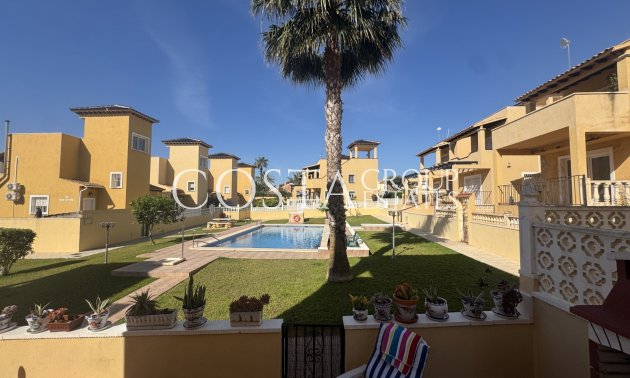 Resale - Villa -
Villamartín - Lomas del Golf