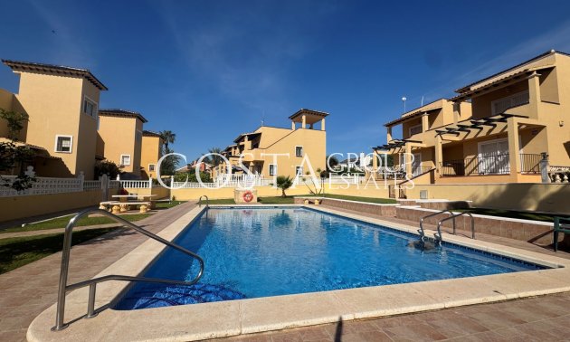 Resale - Villa -
Villamartín - Lomas del Golf