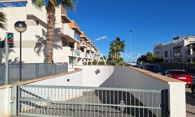 Odsprzedaż - Apartament -
Orihuela Costa - Villamartín