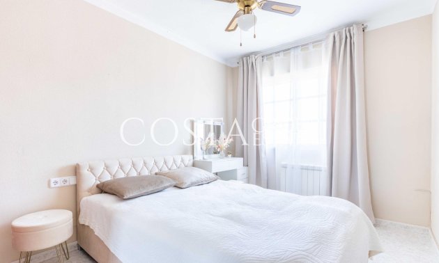 Herverkoop - Villa -
Orihuela - Punta Prima