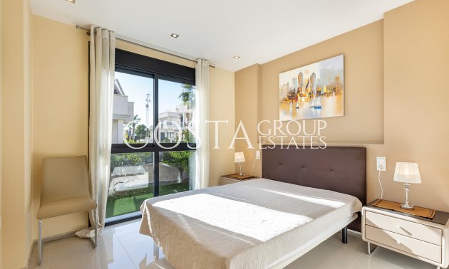 Resale - Villa -
Orihuela - La Zenia