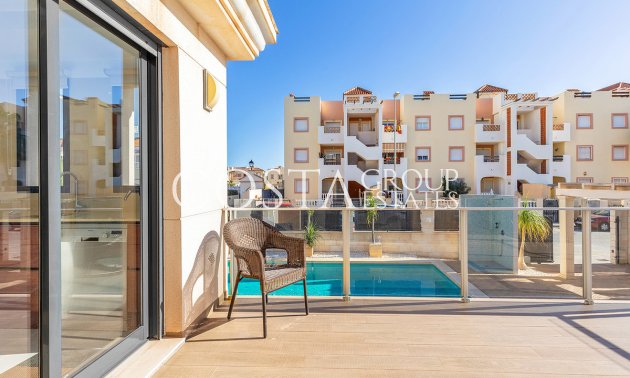 Resale - Villa -
Orihuela - La Zenia