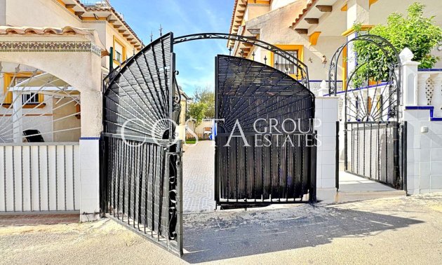 Resale - House -
Orihuela - La Campana