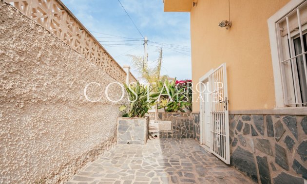 Resale - Villa -
Orihuela - Villamartin