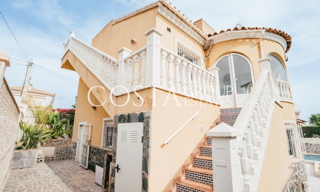 Resale - Villa -
Orihuela - Villamartin