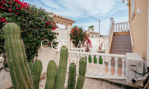 Resale - Villa -
Orihuela - Villamartin