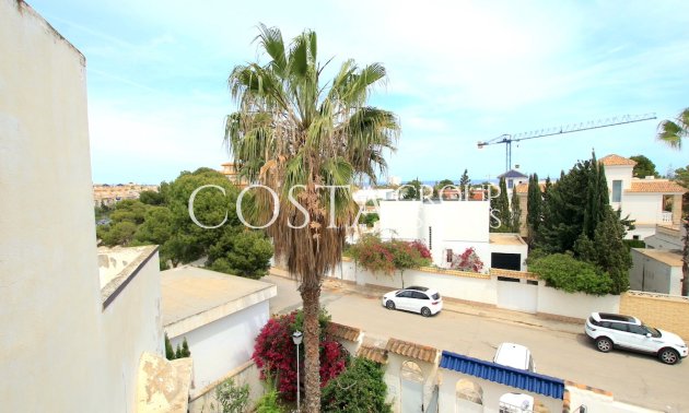 Resale - House -
Orihuela - La Zenia