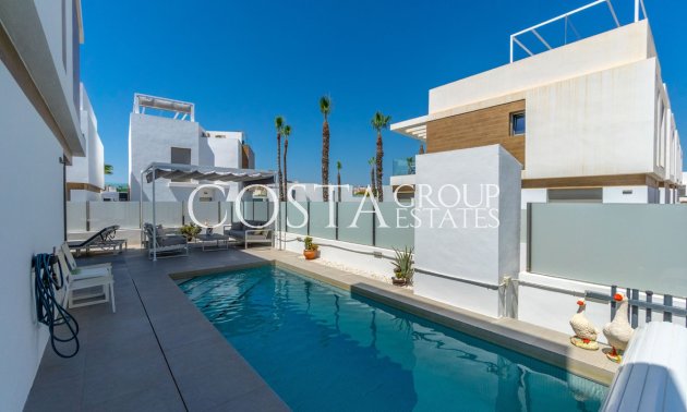 Resale - Villa -
Orihuela - Villamartin