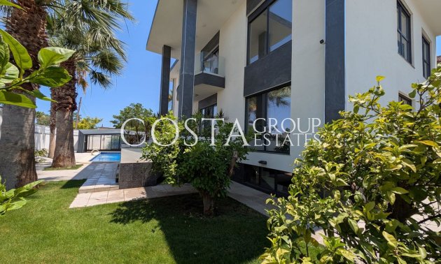 Resale - Villa -
Alicante - Alicante Centro