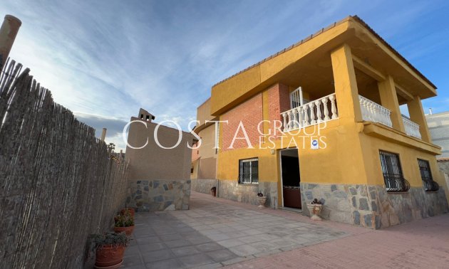 Resale - Villa -
Guardamar del Segura - Guardamar del Segura Centro
