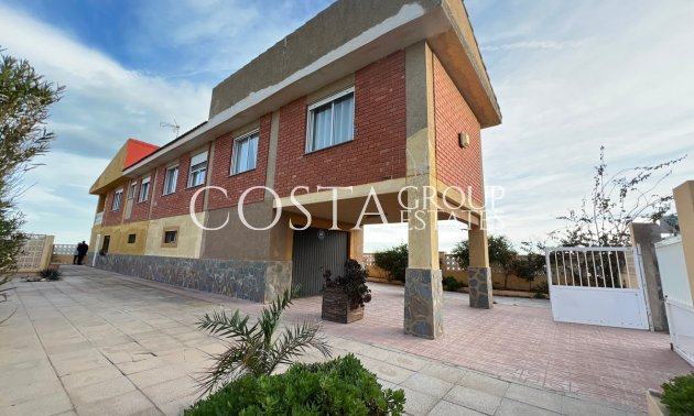 Resale - Villa -
Guardamar del Segura - Guardamar del Segura Centro