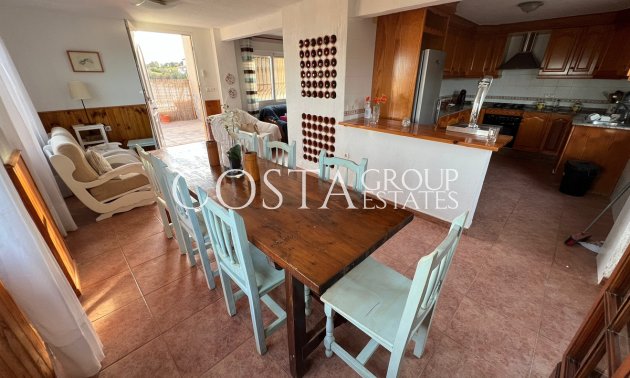 Resale - Villa -
Guardamar del Segura - Guardamar del Segura Centro