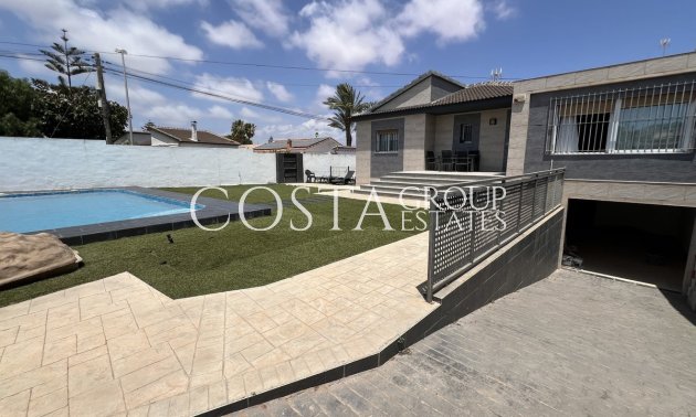 Resale - Villa -
Torrevieja - Torrevieja Centro