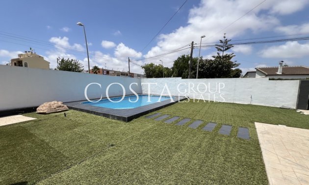 Resale - Villa -
Torrevieja - Torrevieja Centro
