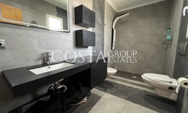 Resale - Villa -
Torrevieja - Torrevieja Centro