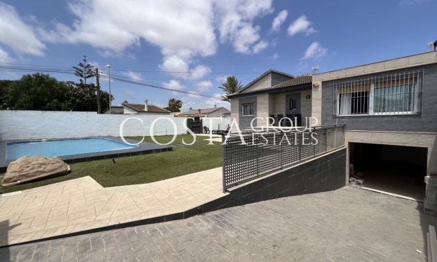 Resale - Villa -
Torrevieja - Torrevieja Centro