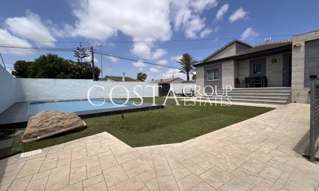 Resale - Villa -
Torrevieja - Torrevieja Centro