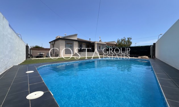 Resale - Villa -
Torrevieja - Torrevieja Centro