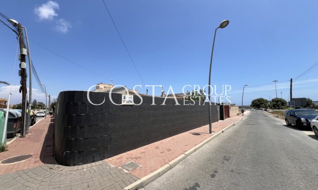 Resale - Villa -
Torrevieja - Torrevieja Centro