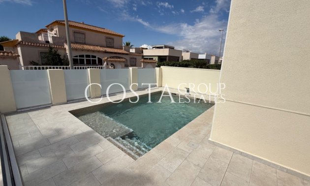 Resale - Villa -
Torrevieja - Torrevieja Centro
