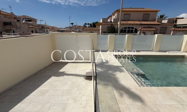 Resale - Villa -
Torrevieja - Torrevieja Centro