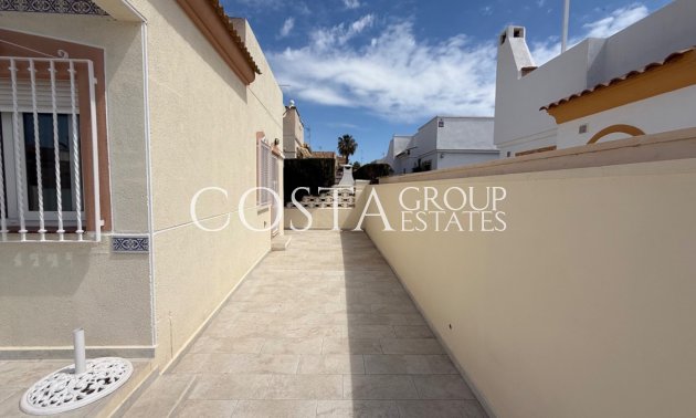 Resale - Villa -
Torrevieja - Torrevieja Centro