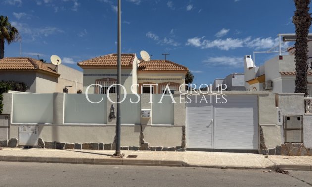 Resale - Villa -
Torrevieja - Torrevieja Centro