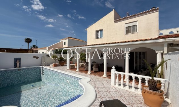 Resale - Villa -
Torrevieja - Torrevieja Centro