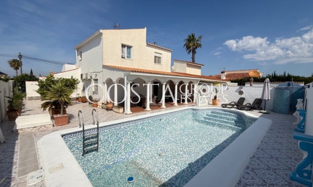Resale - Villa -
Torrevieja - Torrevieja Centro