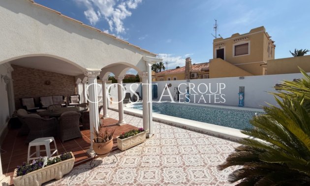 Resale - Villa -
Torrevieja - Torrevieja Centro