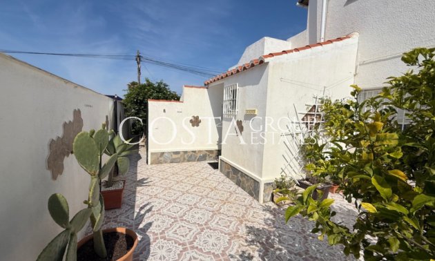 Resale - Villa -
Torrevieja - Torrevieja Centro
