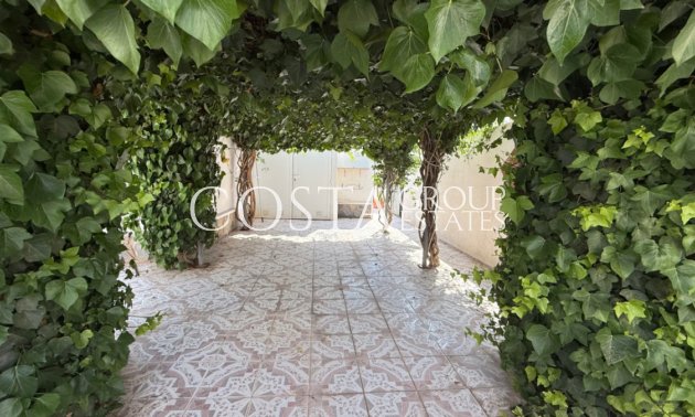 Resale - Villa -
Torrevieja - Torrevieja Centro