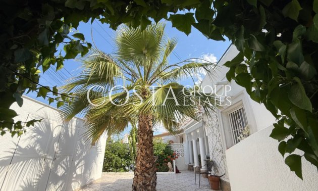 Resale - Villa -
Torrevieja - Torrevieja Centro