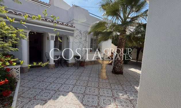 Resale - Villa -
Torrevieja - Torrevieja Centro