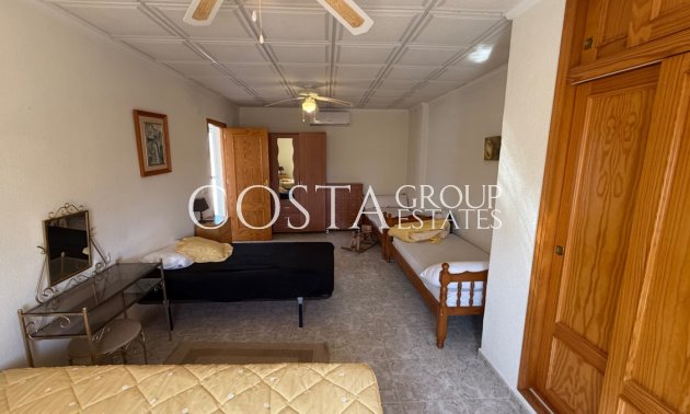 Resale - Villa -
Torrevieja - Torrevieja Centro