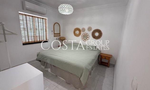Wiederverkauf - Villa -
Torrevieja - Torrevieja Centro