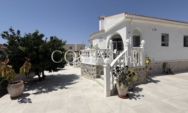 Wiederverkauf - Villa -
Torrevieja - Torrevieja Centro