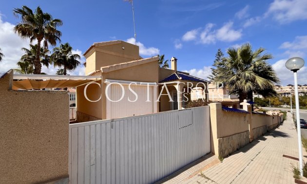 Odsprzedaż - Willa -
Orihuela - La Zenia
