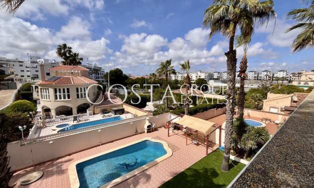 Odsprzedaż - Willa -
Orihuela - La Zenia