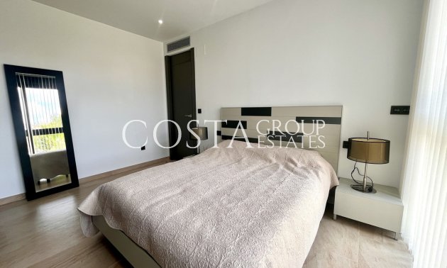 Resale - Villa -
Orihuela - Villamartin