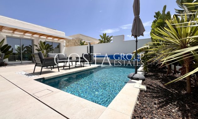 Resale - Villa -
Torrevieja - Torrevieja Centro