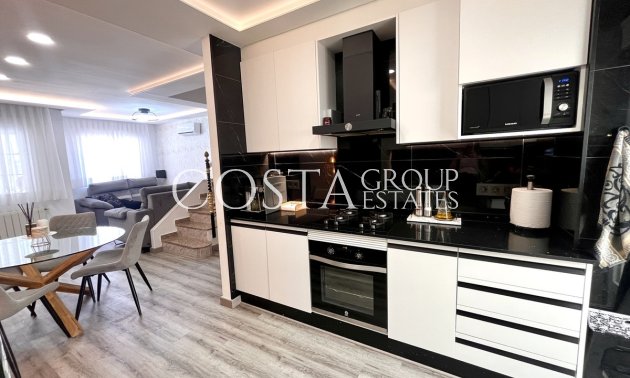 Resale - House -
Orihuela - La Zenia