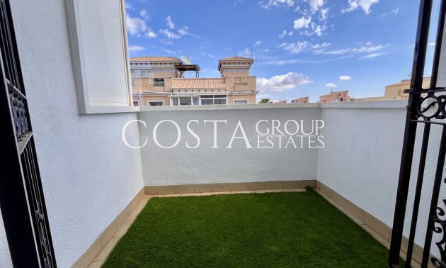 Resale - House -
Orihuela - La Zenia
