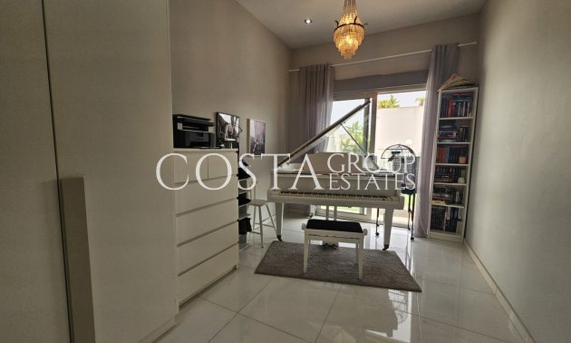 Resale - Villa -
Orihuela - Villamartin