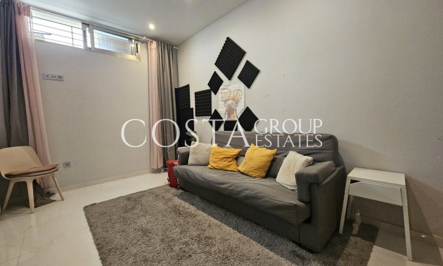 Resale - Villa -
Orihuela - Villamartin