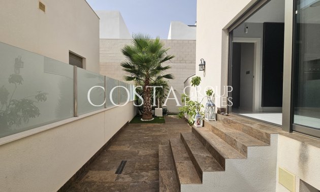 Resale - Villa -
Orihuela - Villamartin